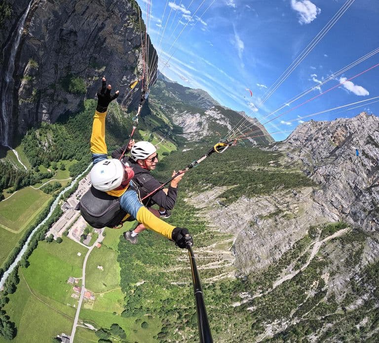 Mürren: Gleitschirmfliegen über die Klippen und Wasserfälle von Lauterbrunnen