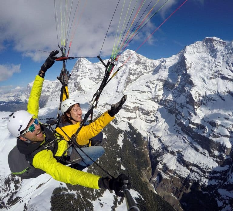 Mürren: Gleitschirmfliegen über die Klippen und Wasserfälle von Lauterbrunnen
