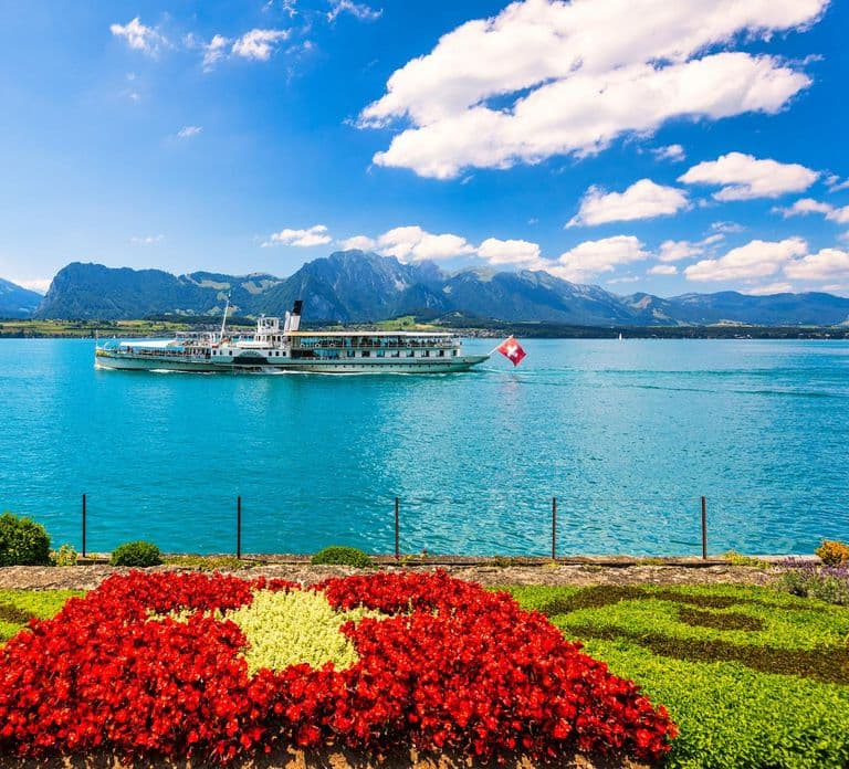 Interlaken発 Thun、Spiezと湖を巡るプライベート日帰り旅行