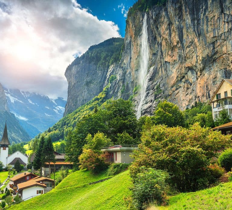 Private day trip: Interlaken to Lauterbrunnen & waterfalls