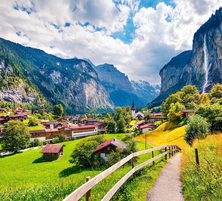 Private day trip: Interlaken to Lauterbrunnen & waterfalls