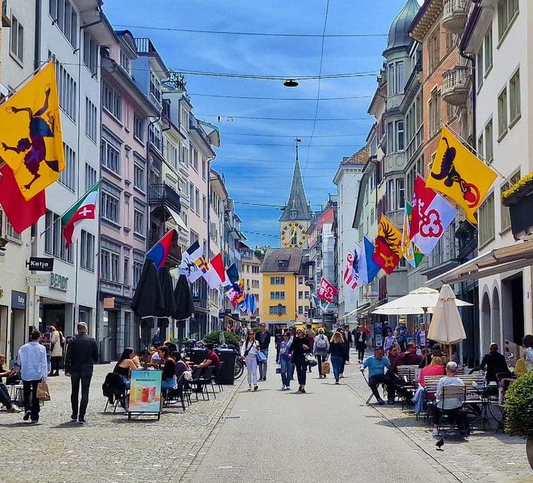 Bezoek aan de Rhine Falls en Zurich Open Top City Tour