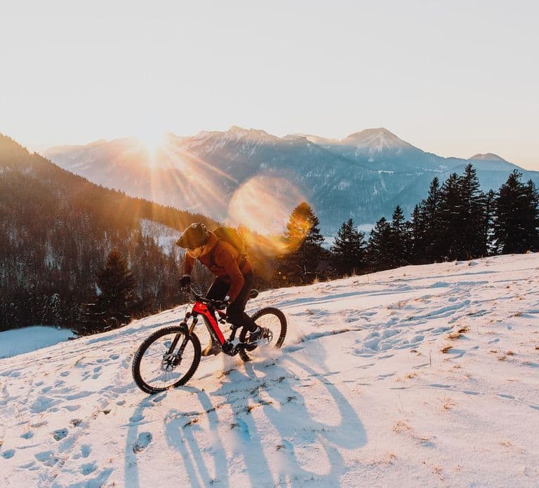 Tour guiado en E-Bike por el valle de St. Moritz en invierno