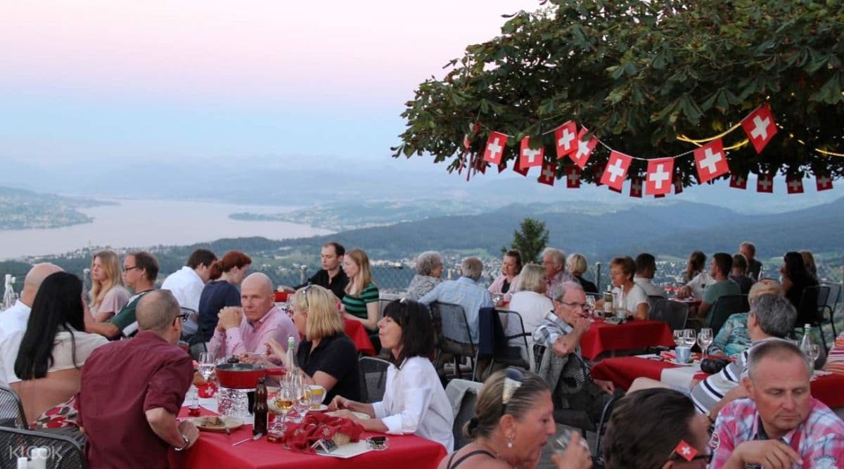 Sunset Tour and Cheese Fondue Dinner in Zürich