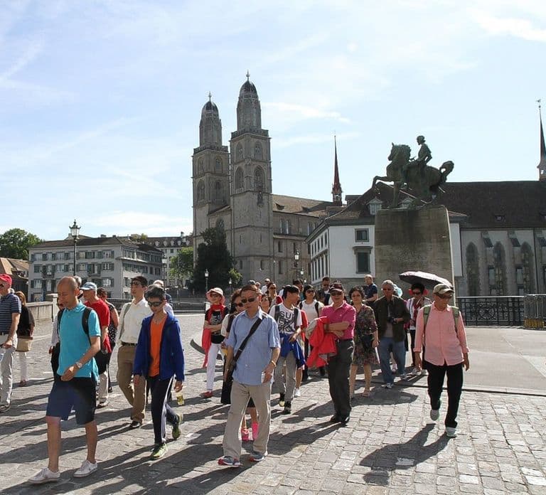 Zürich: 2-Hour Sightseeing Bus Tour + Optional FIFA Museum