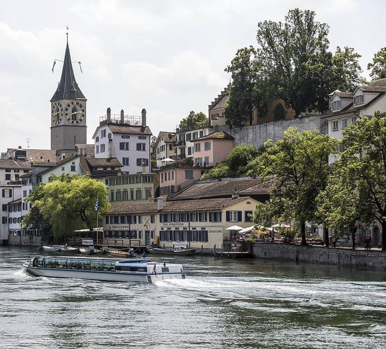 Zürich: 2-uur durende sightseeing bustour + optioneel FIFA Museum
