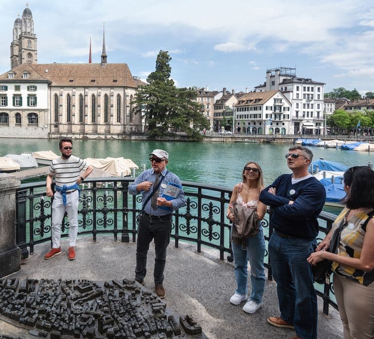 Zürich: City Highlights Tour by Coach, Cable Car, and Ferry