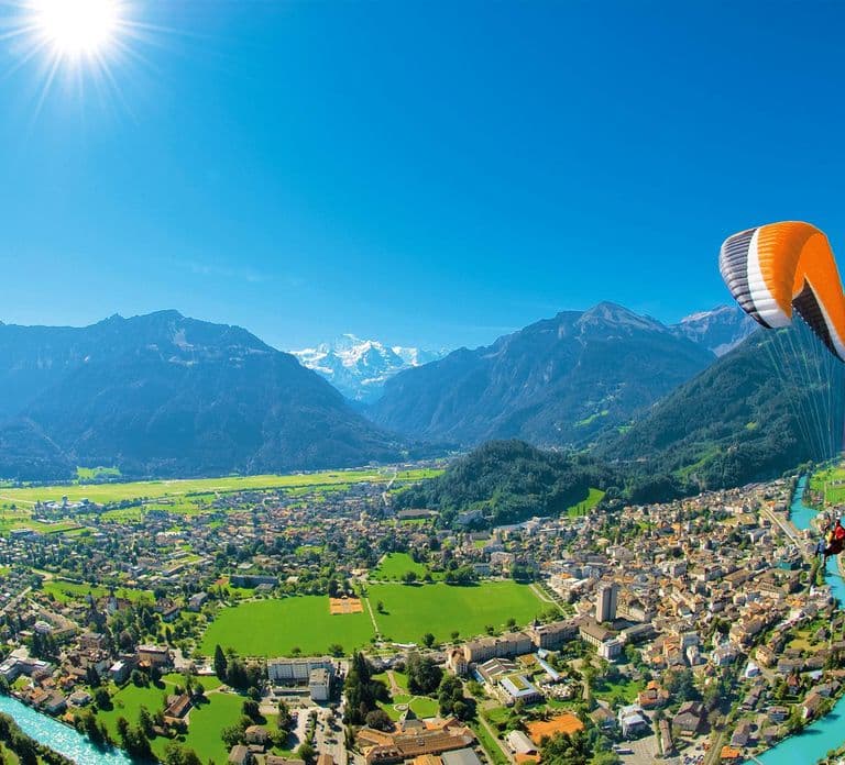 Zurich: Dagtocht naar Interlaken incl. tandem paragliding