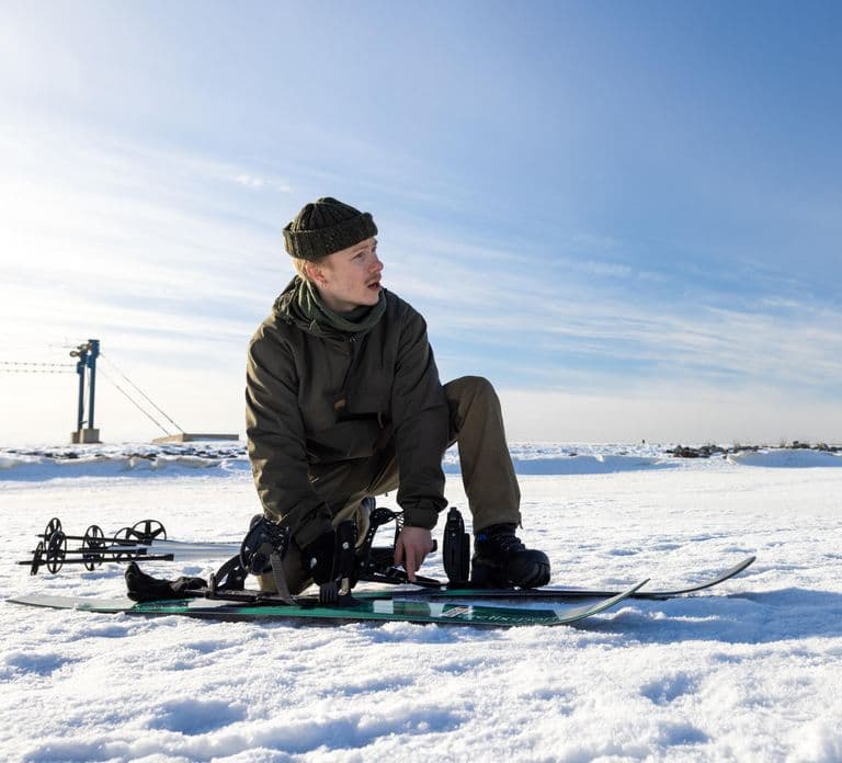 Oulu: Arctic Sea Snowshoe Experience