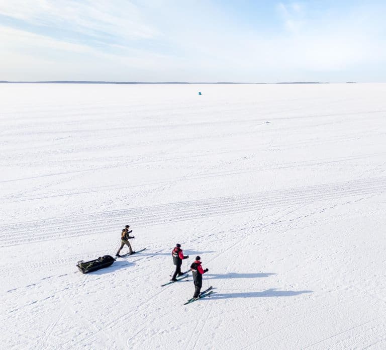 Oulu: Arctic Sea Snowshoe Experience
