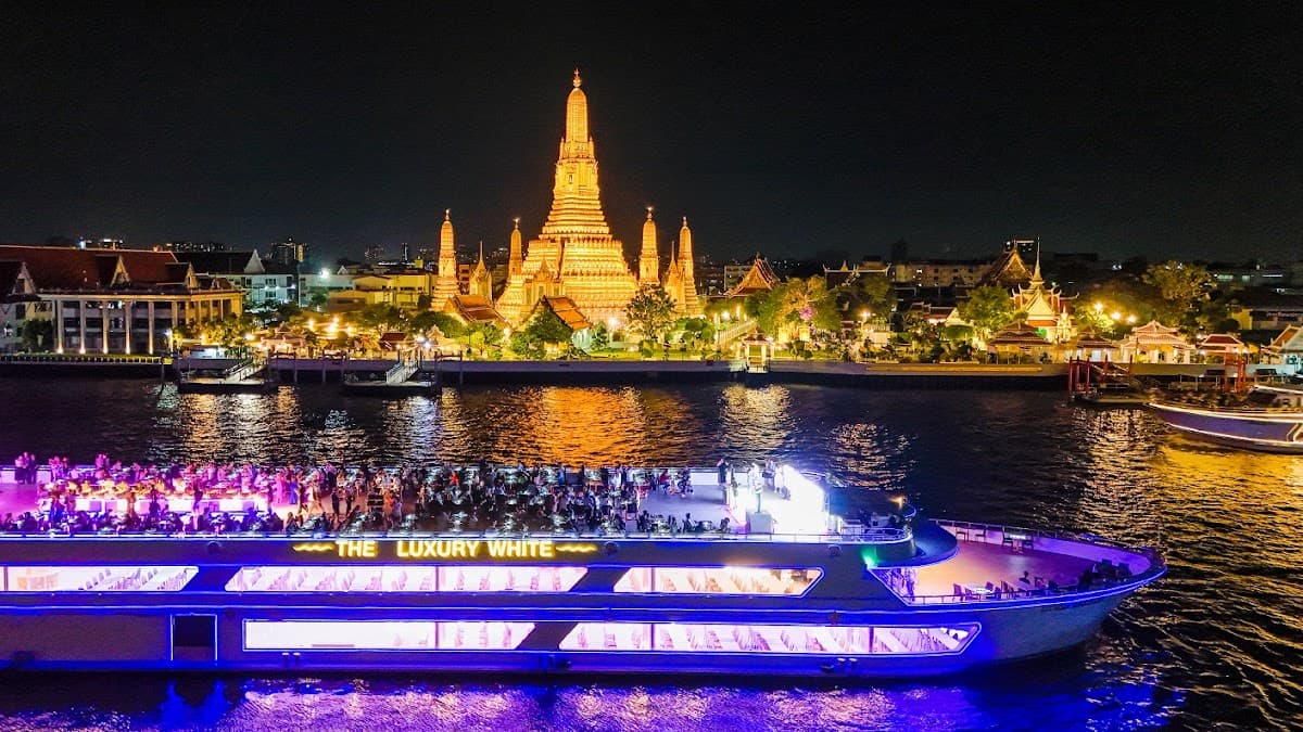 De Luxury White Dinner Cruise bij Asiatique The Riverfront