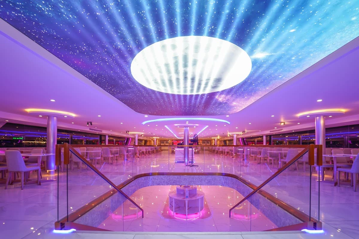 The Luxury White Dinner Cruise at Asiatique The Riverfront