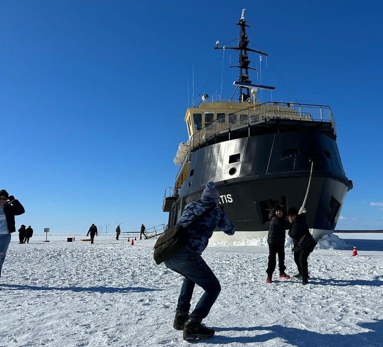 Haparanda/Tornio: Icebreaker Arktis クルーズとアイスフローティング体験
