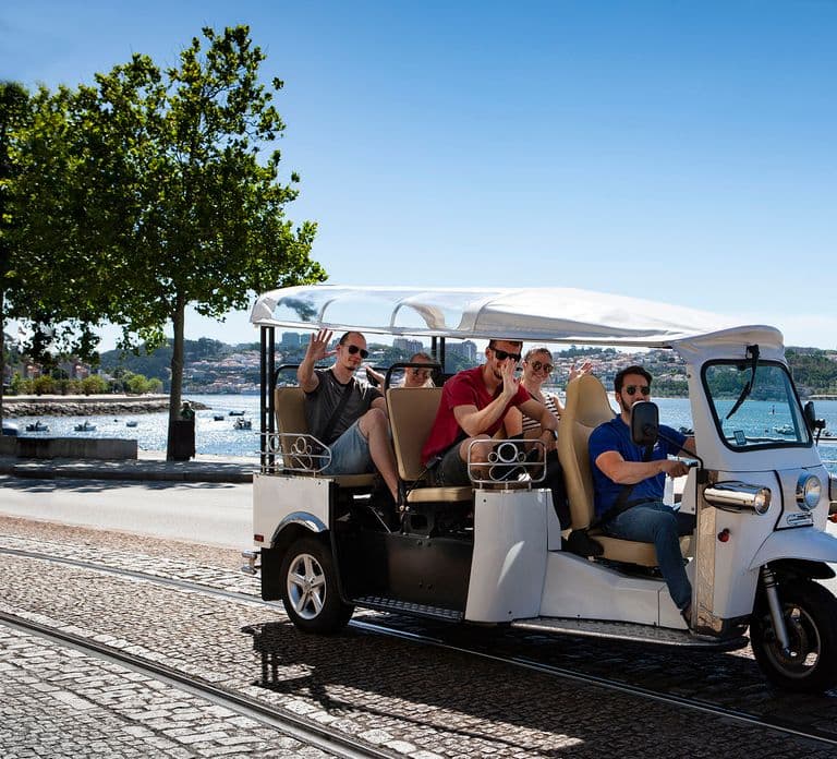 Helsinki City: 2.5-Hour City Tour with Electric TukTuk