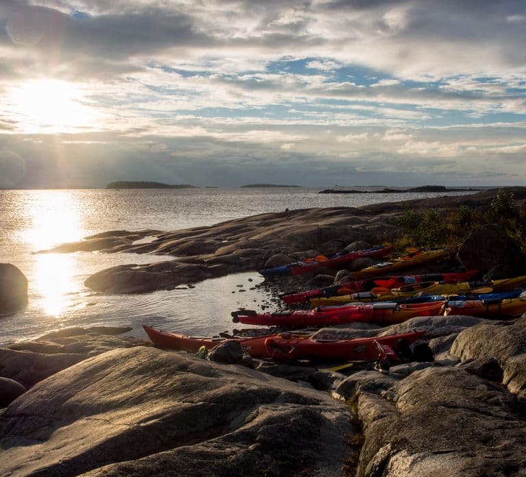 Helsinki: Midnight Sun Kayaking Tour with Campfire