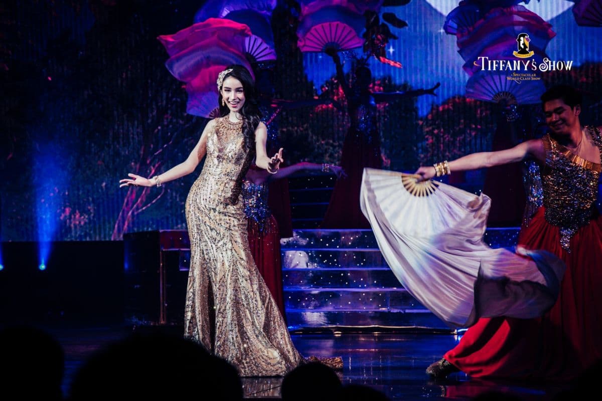 Tiffany Show Pattaya - Include trasferimento condiviso per stranieri