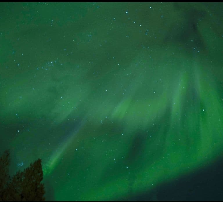 Inari/Ivalo: Aurora Hunting Tour by Car with Warm Drinks