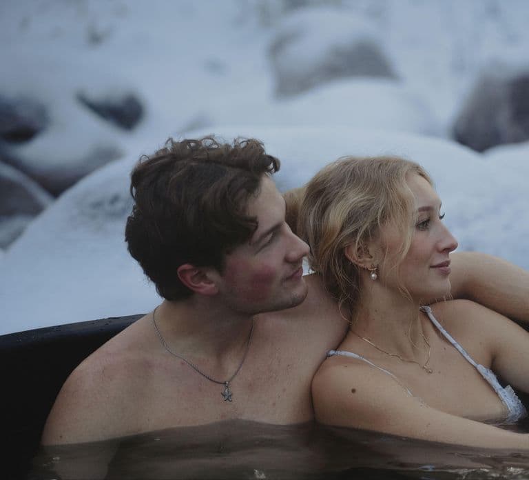 Invisible Arctic Forest Spa: Panoramasauna en hottubs