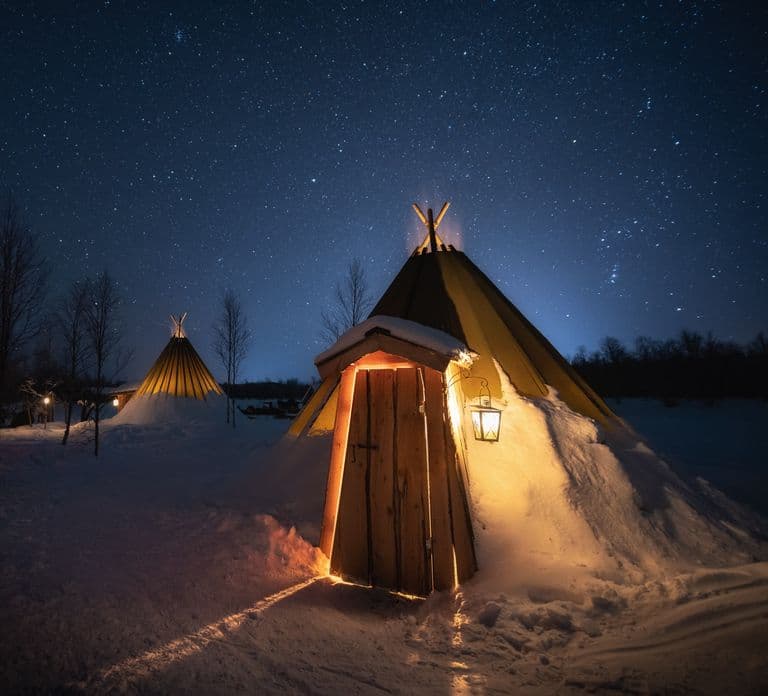 Ivalo: Nordlicht-Tour am Inari-See mit Rentieren & Abendessen