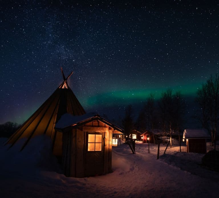 Ivalo: Excursão à Aurora Boreal no Lago Inari com Renas e Jantar