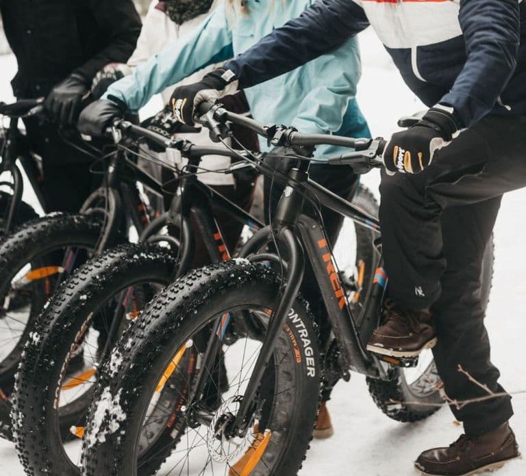 Jyvaskyla: Fatbike-Tour durch einen finnischen Winterwald