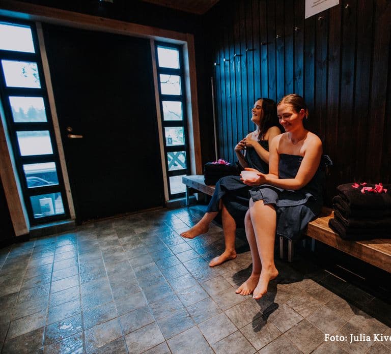 Jyvaskyla: Finnish Smoke Sauna Experience with Jacuzzis