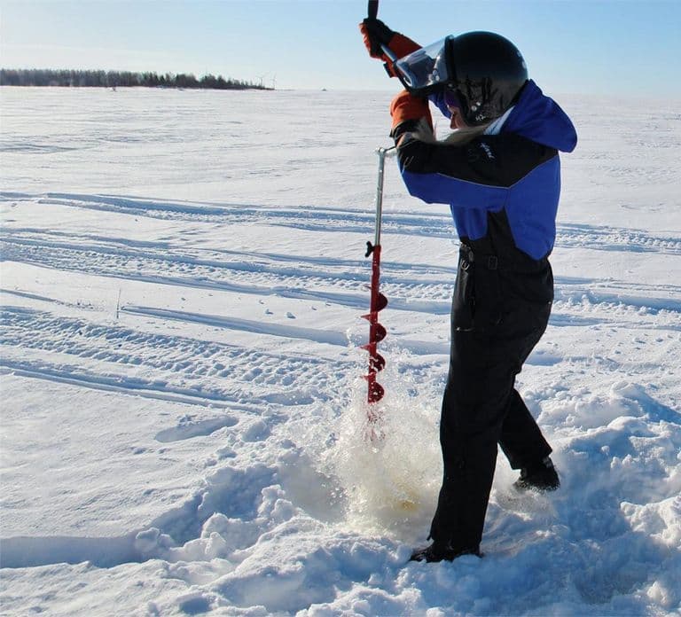Kemi-Tornio: Ice Fishing Safari with Snowmobiles