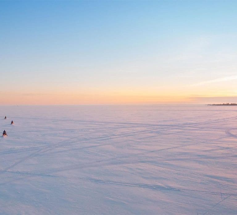 Kemi-Tornio: Ice Fishing Safari with Snowmobiles