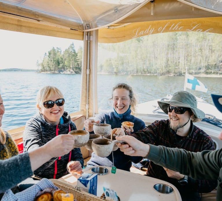 Puumala의 Ecoboat와 함께하는 Lake Saimaa 스토리 크루즈