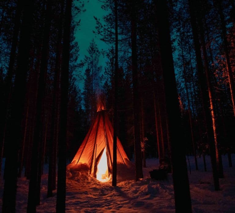 Lappland: Nordlichtjagd im Minivan mit Guide und Transport