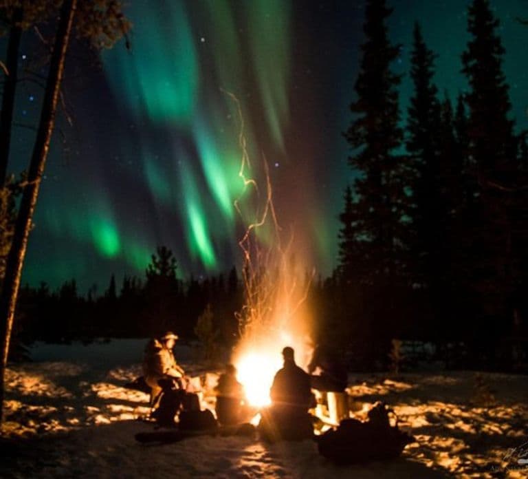 Levi: Nordlicht-Jagd inklusive Lagerfeuer-Snacks