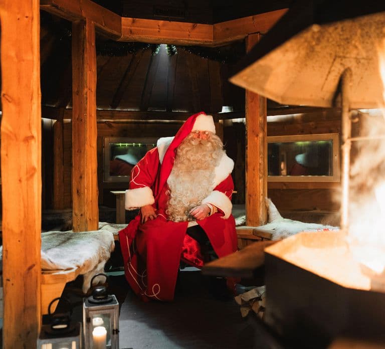 Levi: Visita Privada do Papai Noel na Sua Acomodação