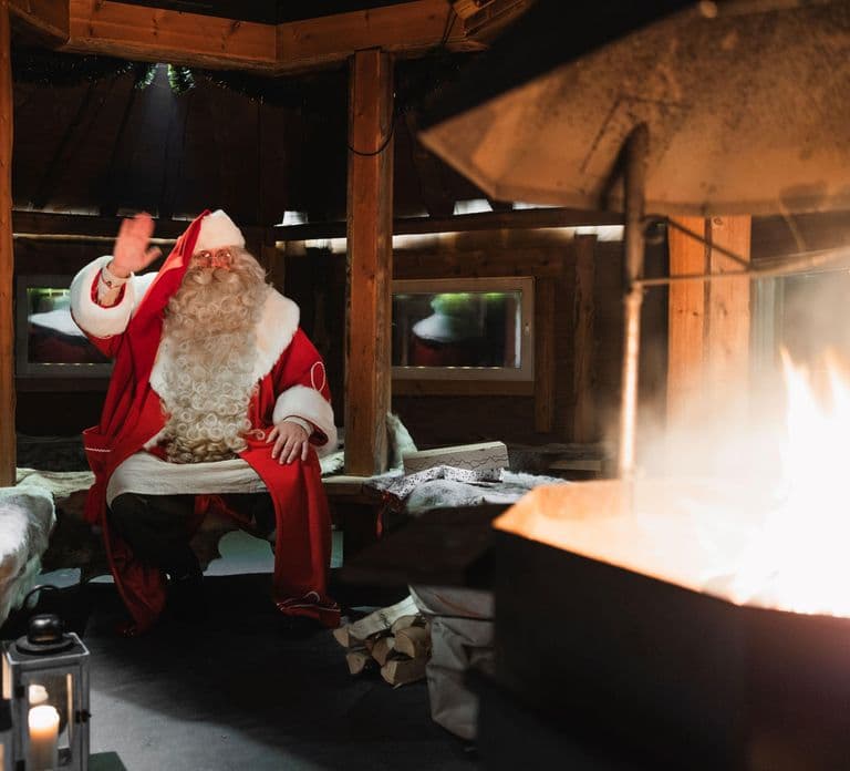 Levi: Visita Privada do Papai Noel na Sua Acomodação
