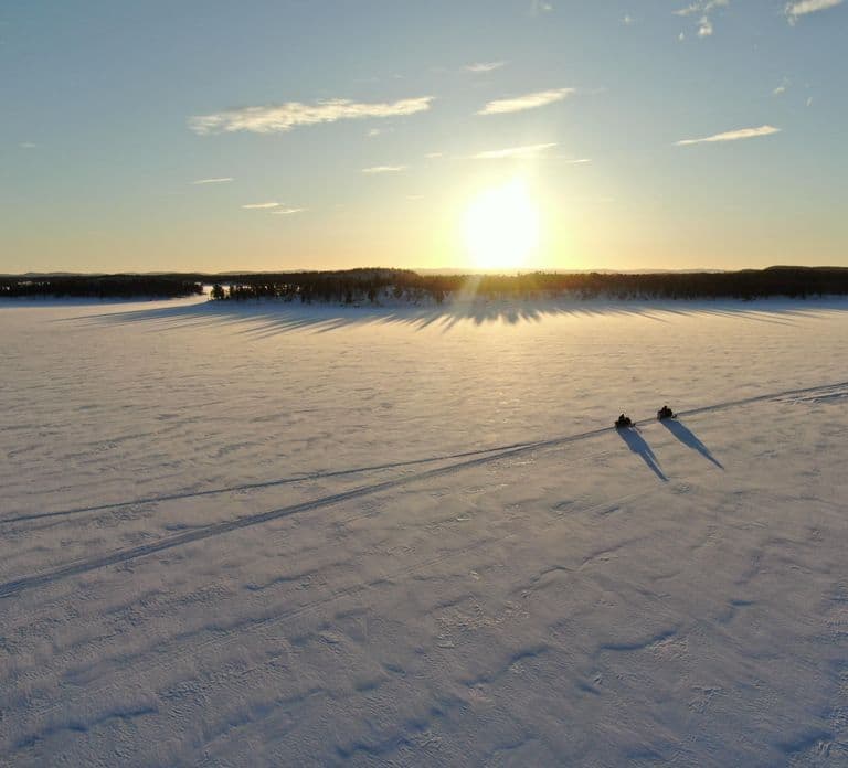 Muotkantunturi-Reservat, Inari: Eisfischen und eine Fahrt mit dem Holzschlitten