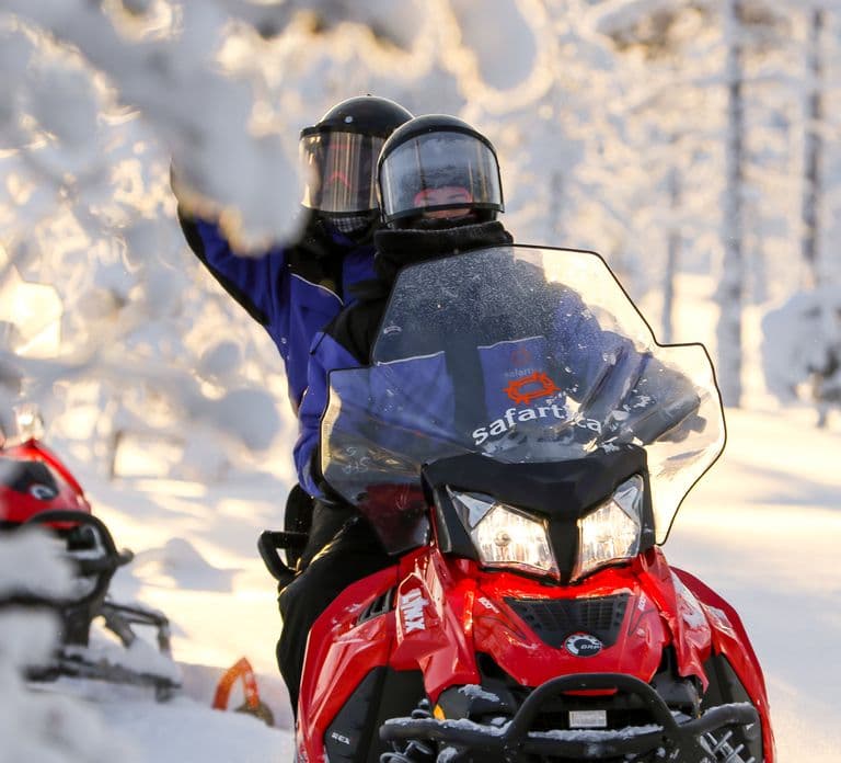 Rovaniemi: 2-Hour Snowmobiling Experience