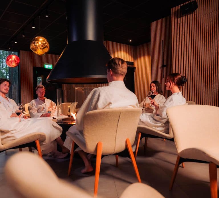 Rovaniemi: Daylight Forest Spa, Außen-Whirlpools und Mittagessen