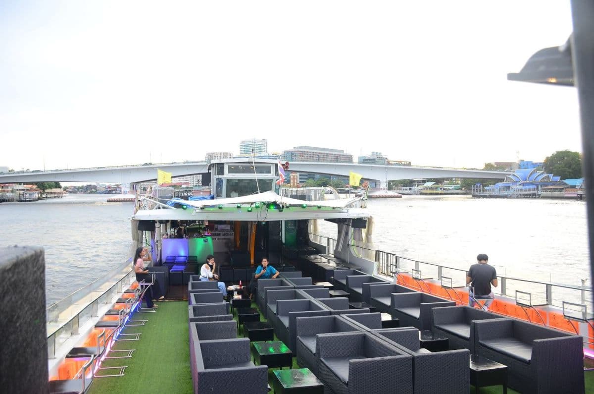 Yodsiam Party Boat w Bangkoku