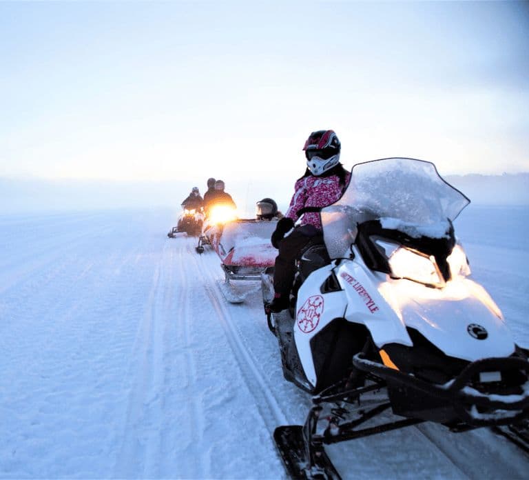 Rovaniemi: Safari familiar en moto de nieve