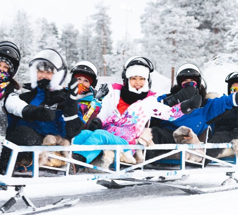 Rovaniemi: Safári de Snowmobile em Família com Fogueira e Lanches