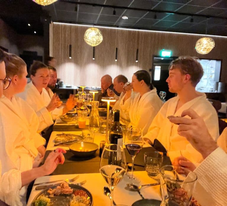Rovaniemi: Forest Spa, vasche idromassaggio all'aperto e cena in accappatoio
