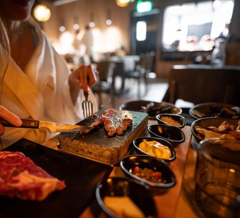 Rovaniemi: Forest Spa, vasche idromassaggio all'aperto e cena in accappatoio