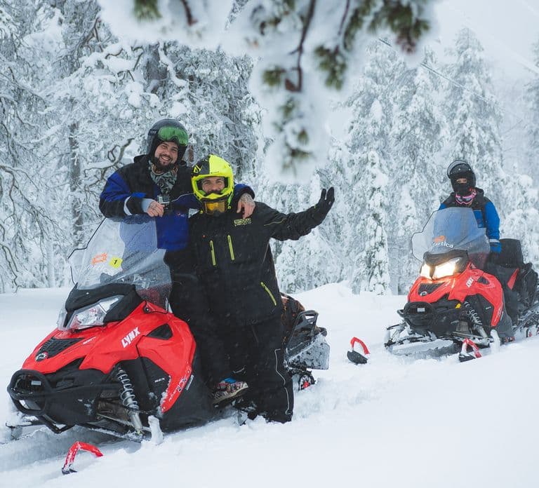 Rovaniemi: Safari de día completo en moto de nieve por la naturaleza salvaje