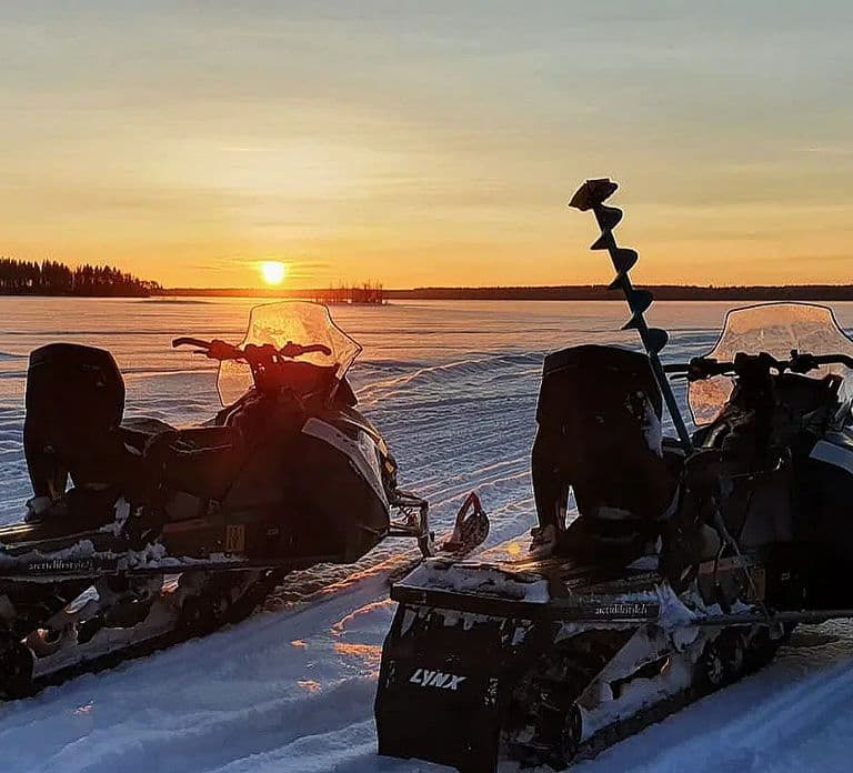 Rovaniemi: IJsvissen per sneeuwscooter