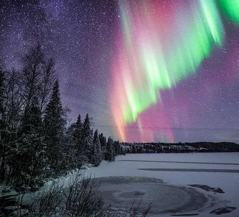 Rovaniemi: IJsdrijven in een bosmeer met het noorderlicht