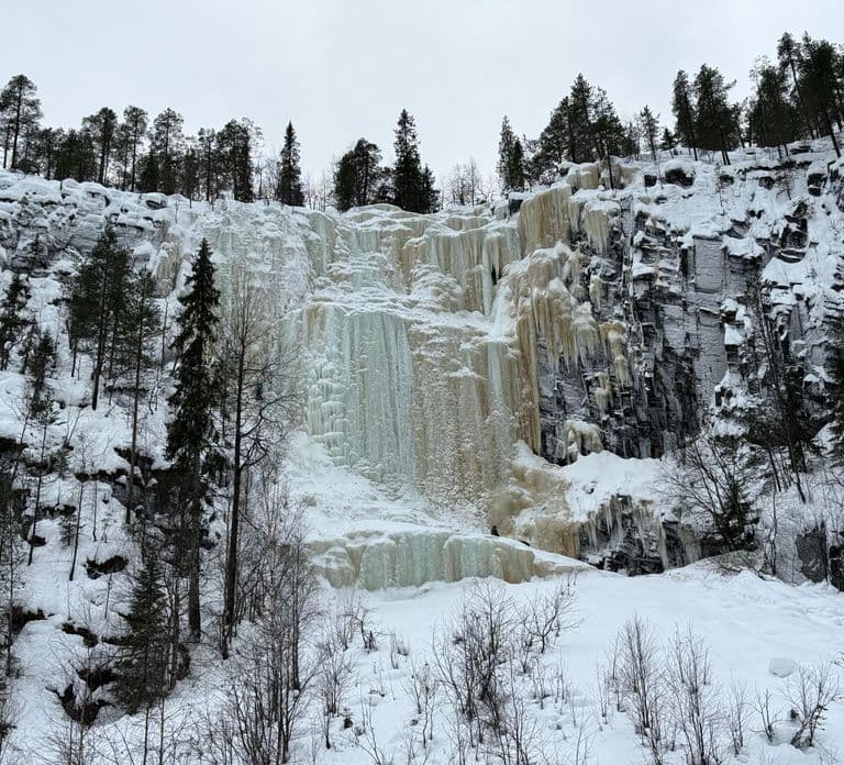 Rovaniemi: Excursión guiada al cañón de Korouoma y sus cascadas heladas