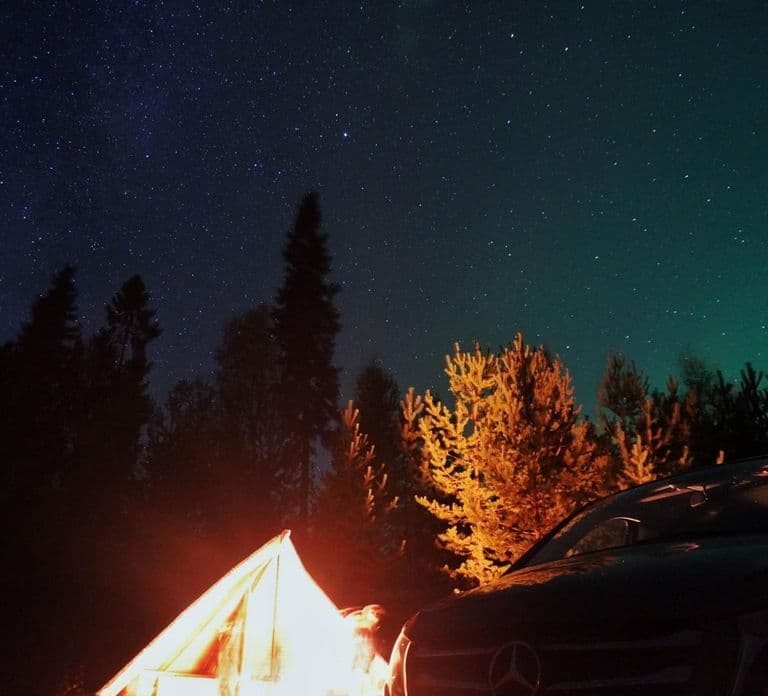 Rovaniemi: Luksusowa wycieczka śladami zorzy polarnej z wykwintnymi przekąskami