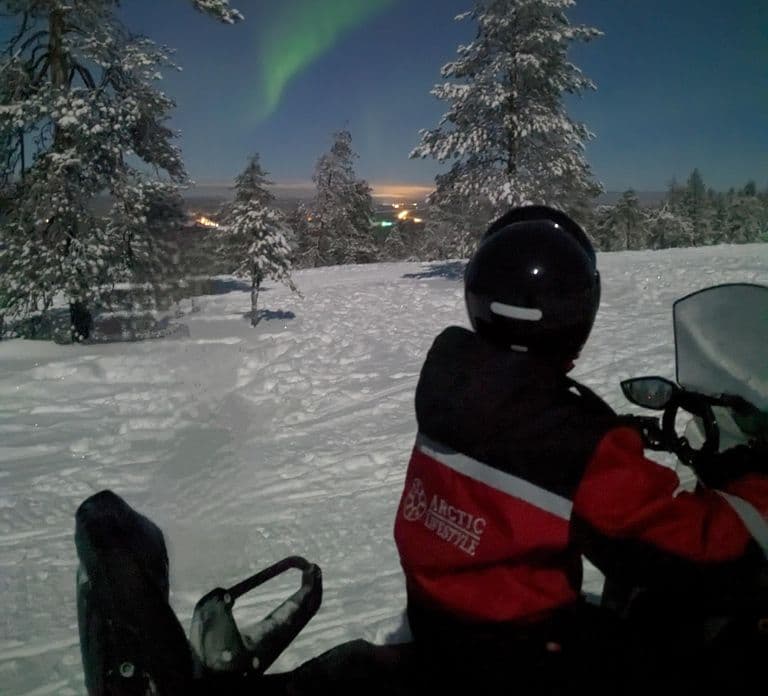 Rovaniemi: Safári de Snowmobile para ver a Aurora Boreal com Fogueira