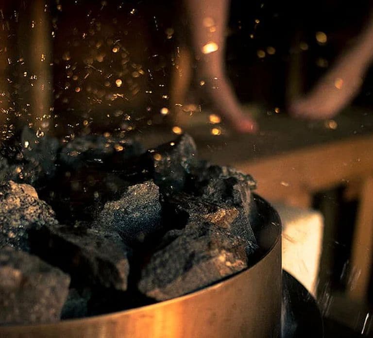Rovaniemi: Northern Lights Trip with Arctic Sauna & Jacuzzi