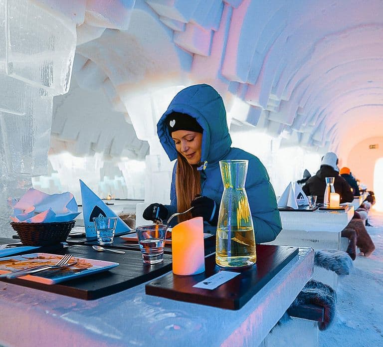 Rovaniemi: Overnight SnowHotel Adventure