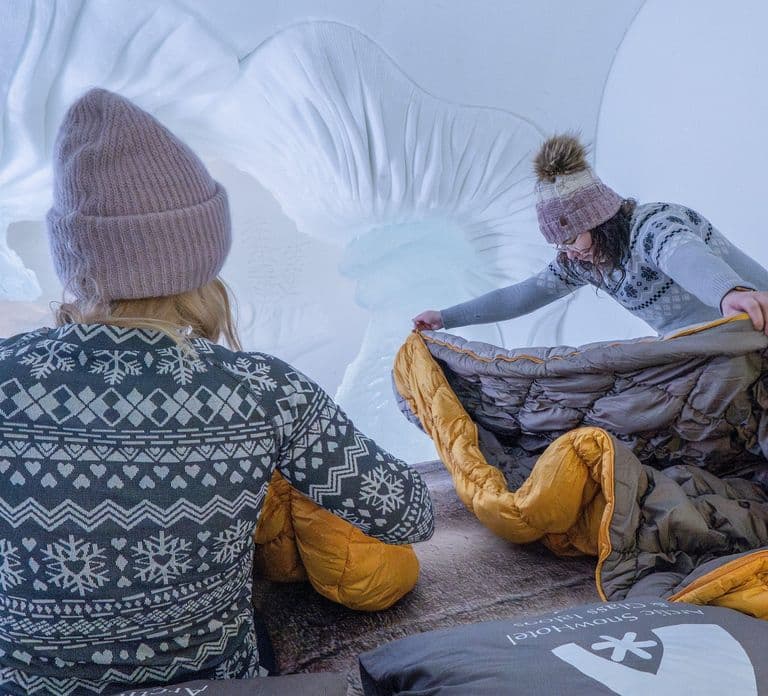 Rovaniemi: Overnight SnowHotel Adventure
